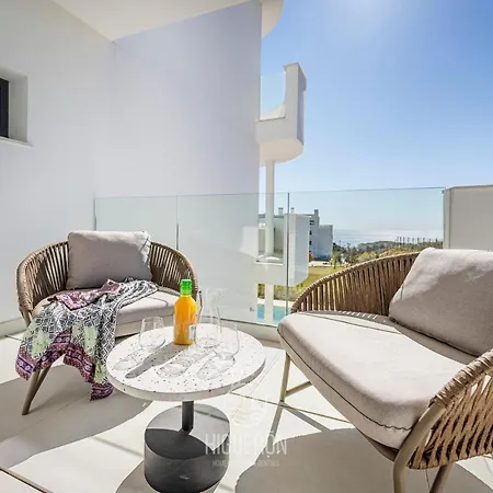 Exclusive. Location. Sea Views. Higueron West Apartamento